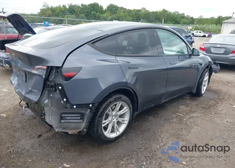 2023 Tesla Model Y Awd/Long Range Dual Motor All-Wheel Drive z USA, uszkodzony, nr VIN 7SAYGDEEXPF637342